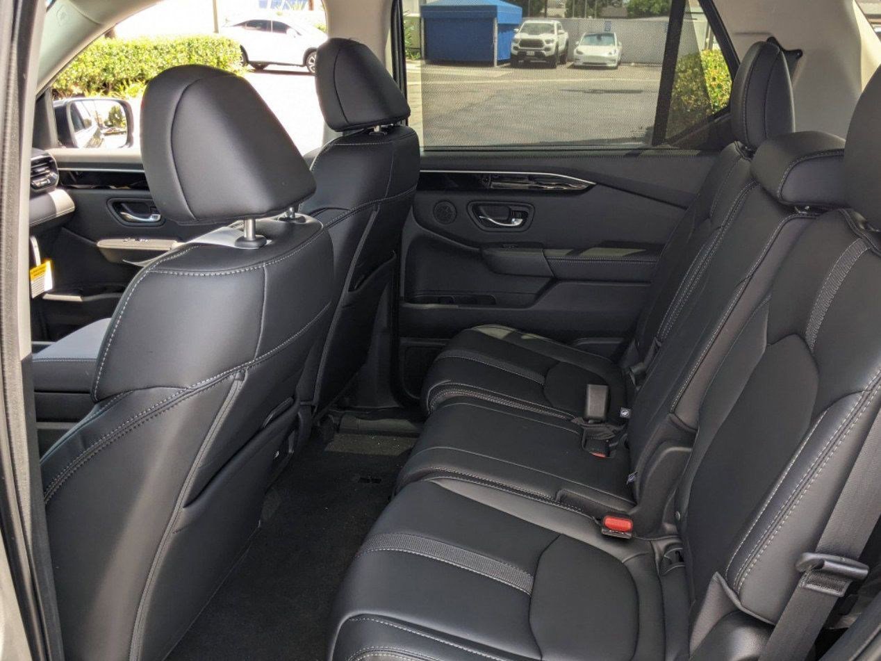 2025 Honda Pilot Touring photo 14