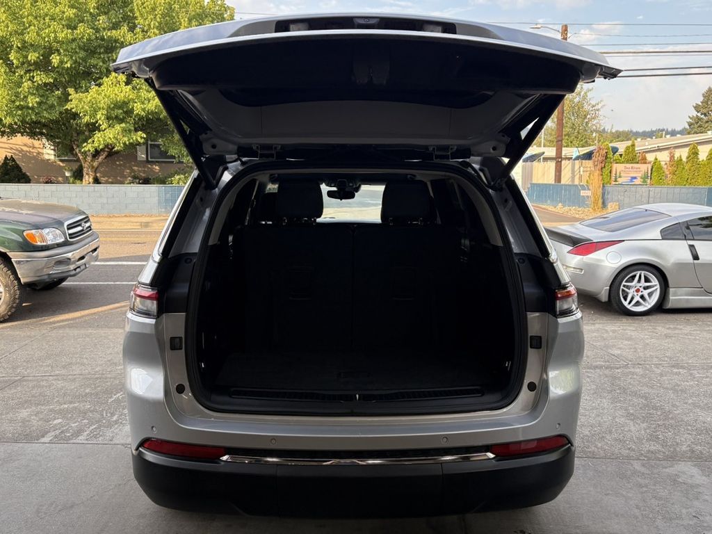 2022 Jeep Grand Cherokee Limited photo 9