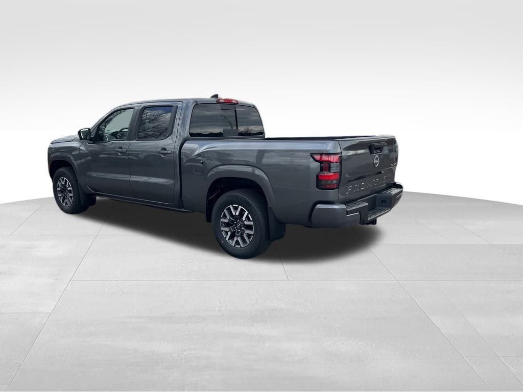 2025 Nissan Frontier Crew Cab SL photo 2