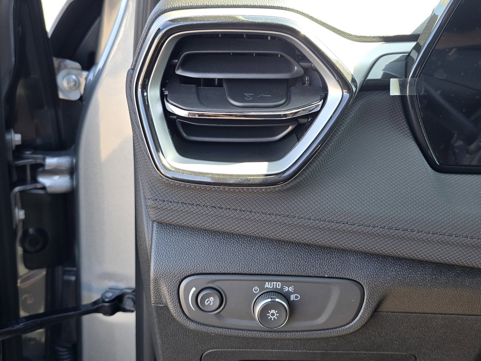 2026 Chevrolet Trailblazer LT photo 29