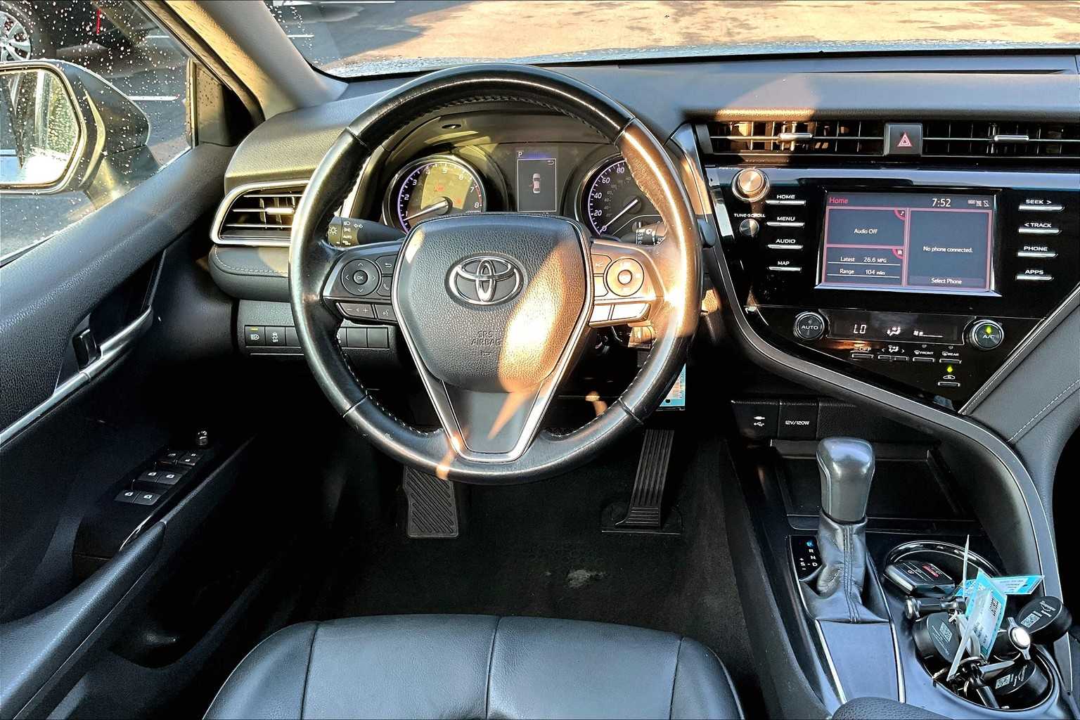 2019 Toyota Camry SE photo 5