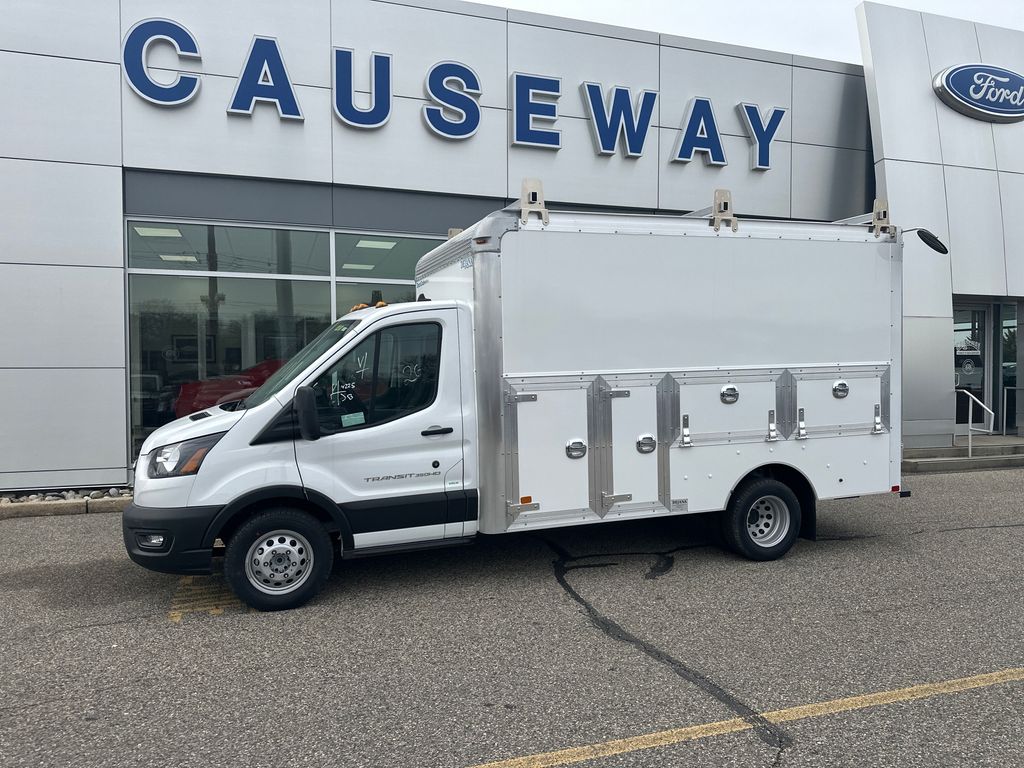 2024 Ford Transit Cutaway photo 3