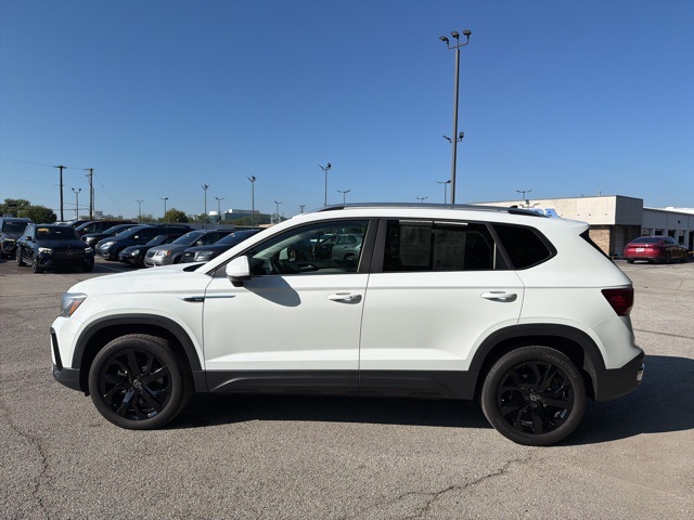 2023 Volkswagen Taos SE photo 26