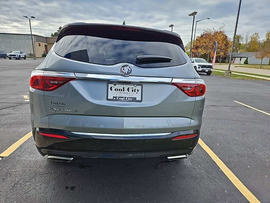 2023 Buick Enclave Premium photo 2
