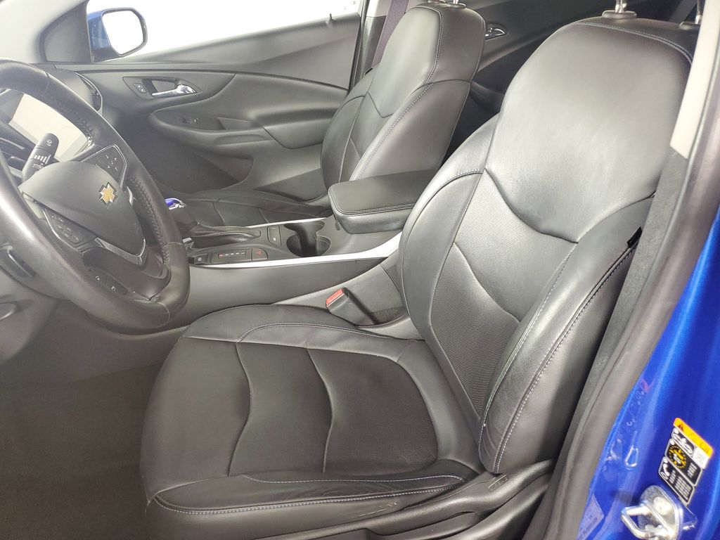 2016 Chevrolet Volt LT photo 12