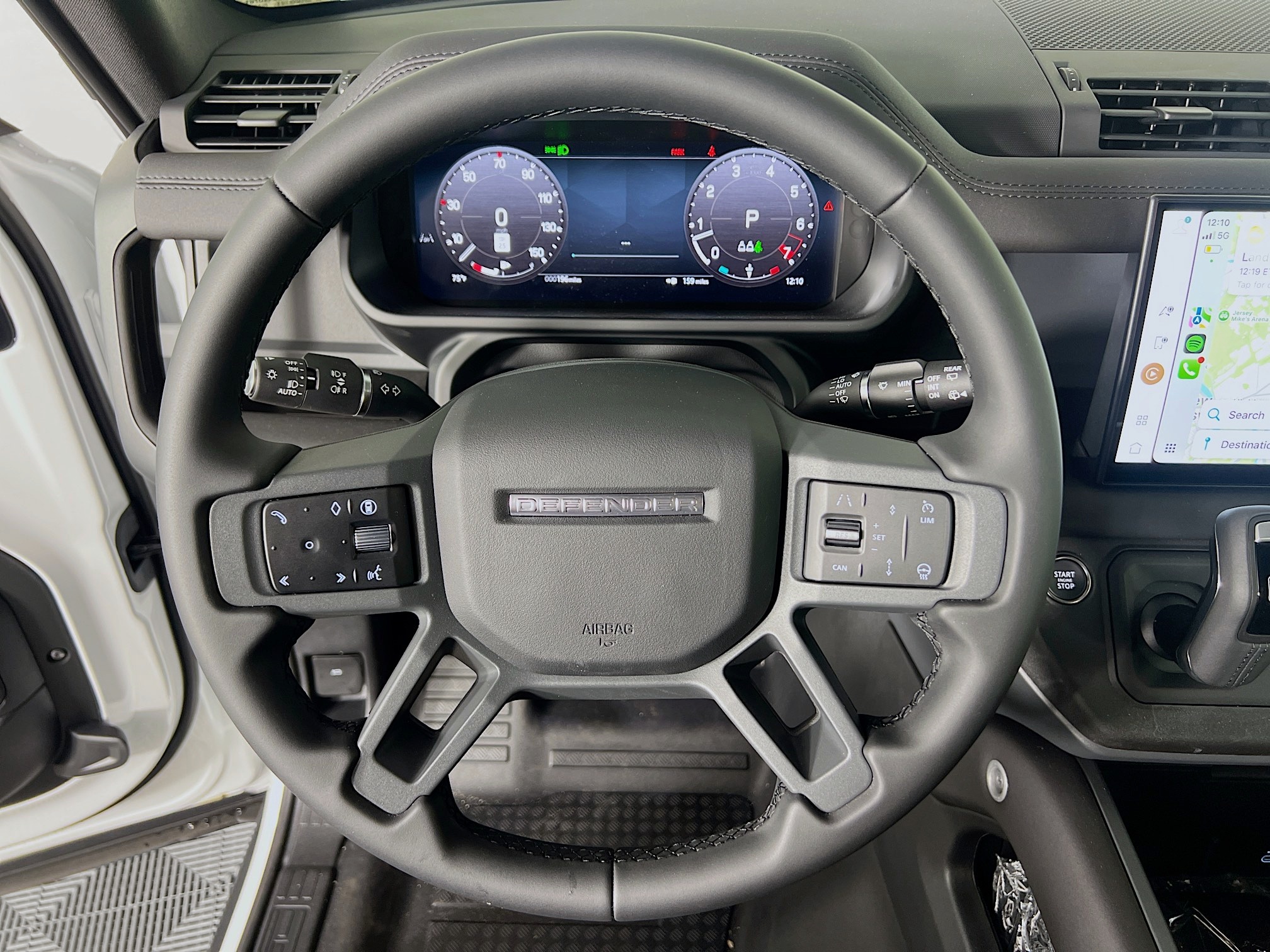 2025 Land Rover Defender 110 S photo 10