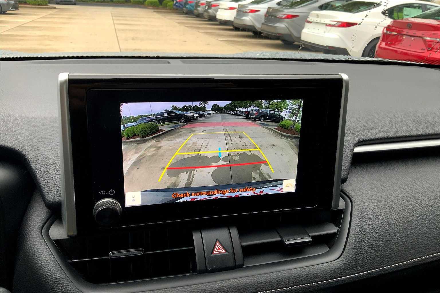 2024 Toyota RAV4 XLE photo 25