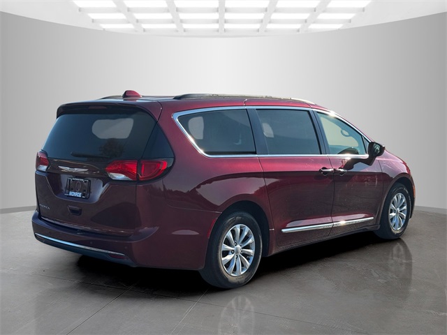 2017 Chrysler Pacifica Touring L photo 7