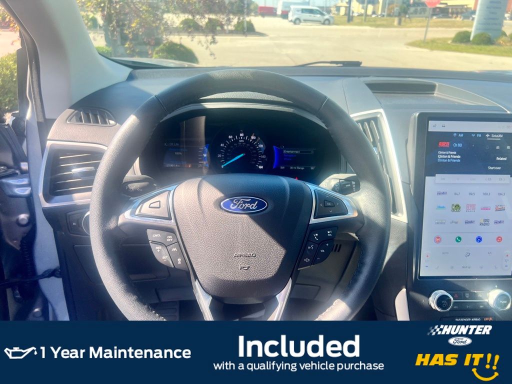 2022 Ford Edge SEL photo 4