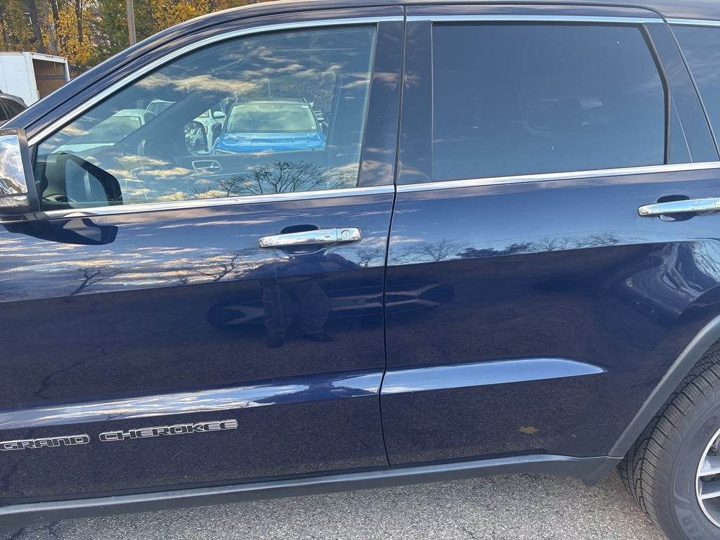 2017 Jeep Grand Cherokee Limited photo 2