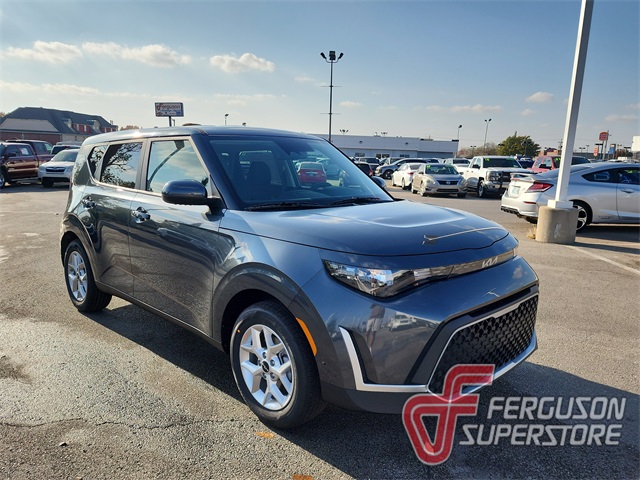 2025 Kia Soul LX's photo