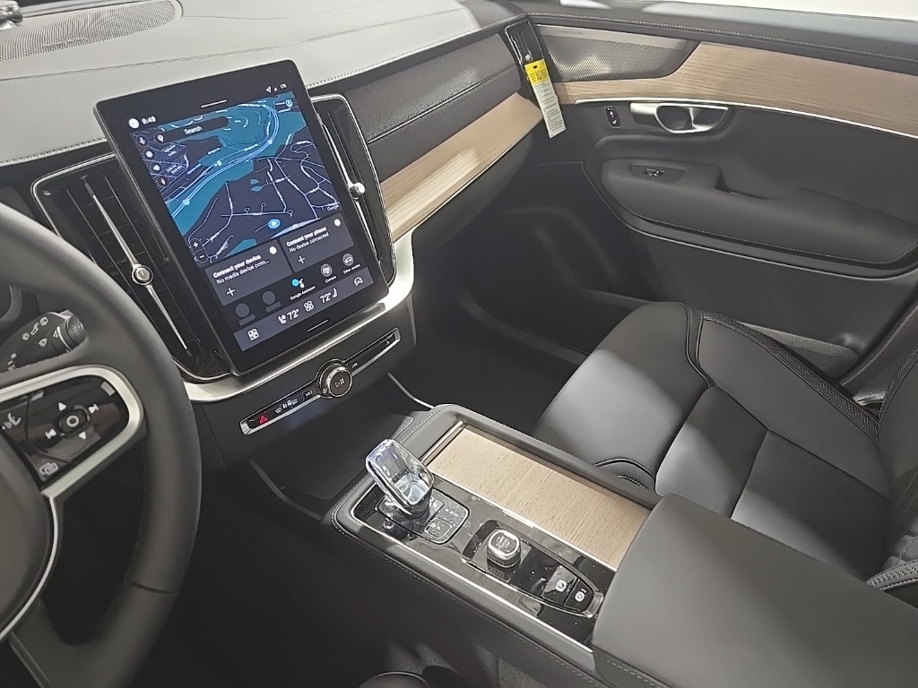 2026 Volvo XC90 T8 Plus photo 12