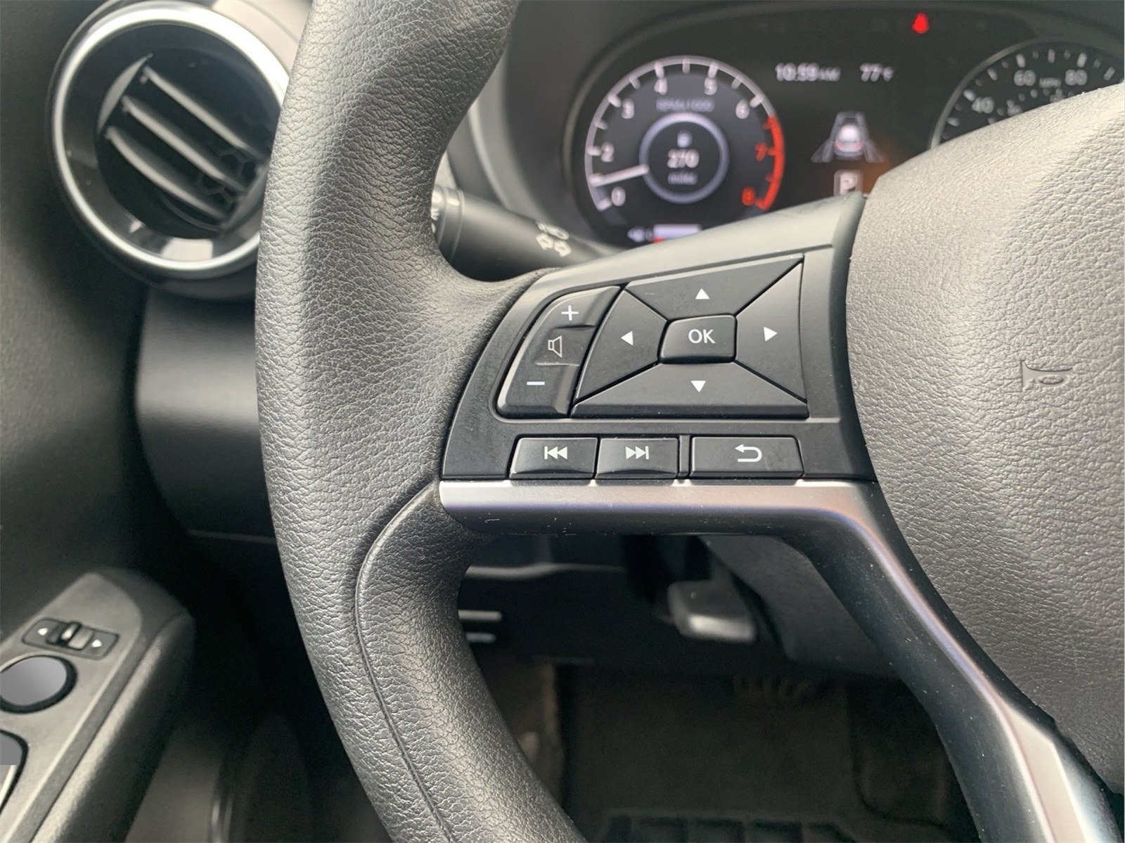 2023 Nissan Kicks SV photo 8