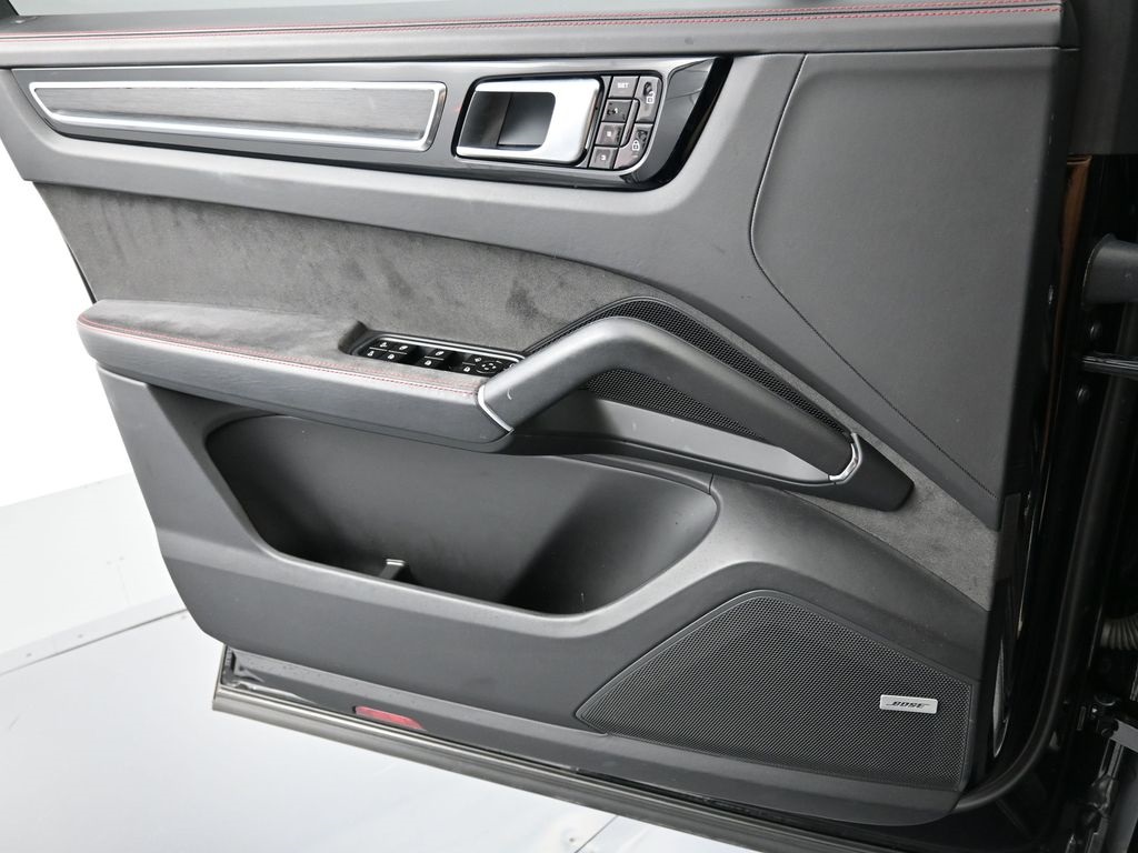 2021 Porsche Cayenne GTS photo 4