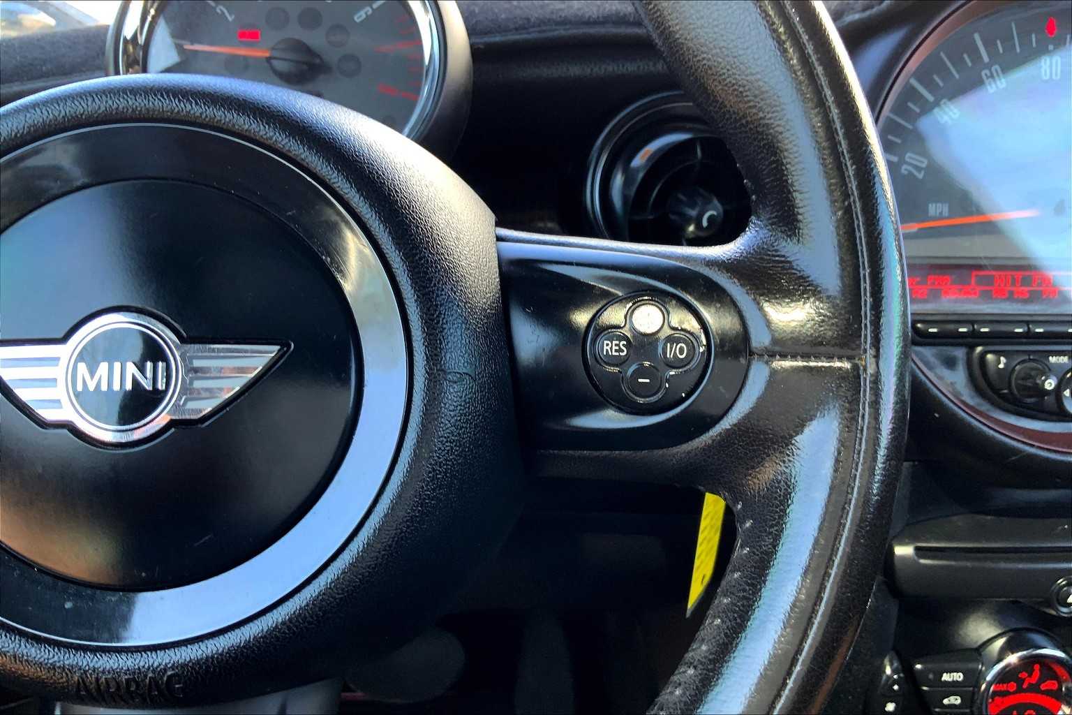 2012 Mini Clubman Base photo 18