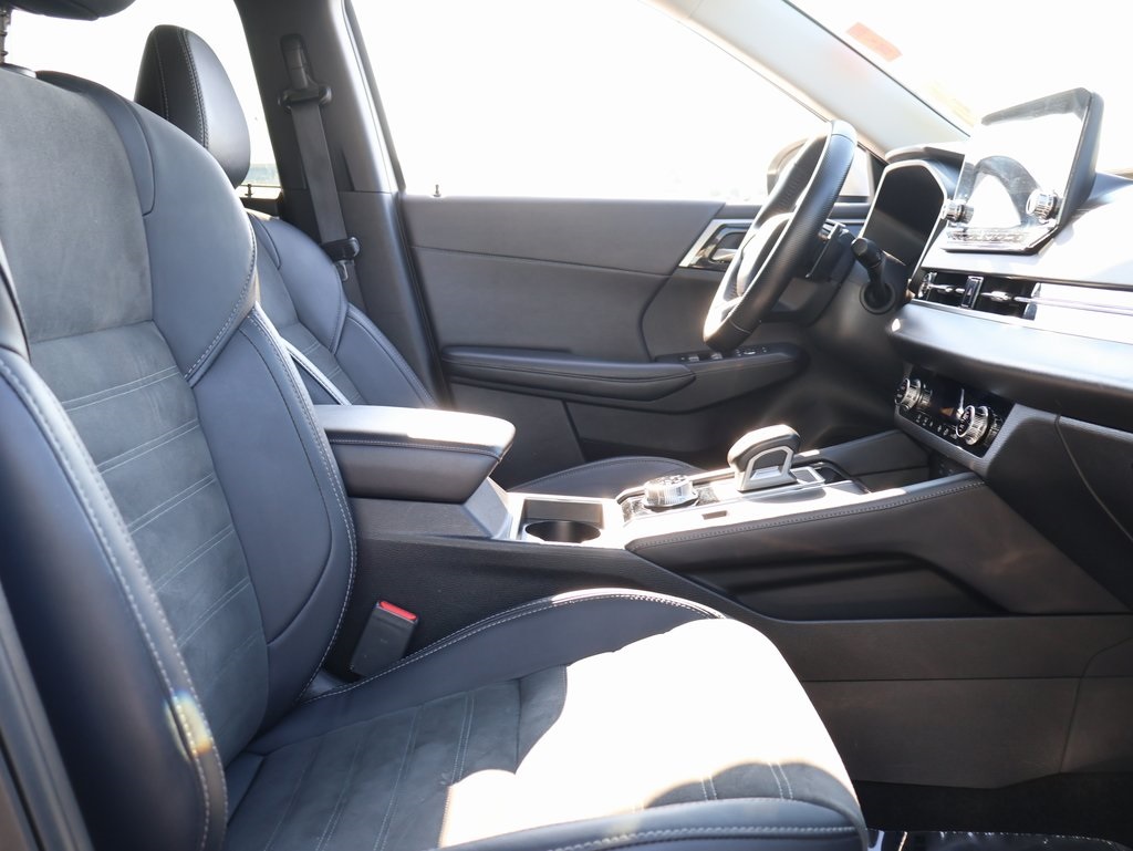 2024 Mitsubishi Outlander SE photo 9