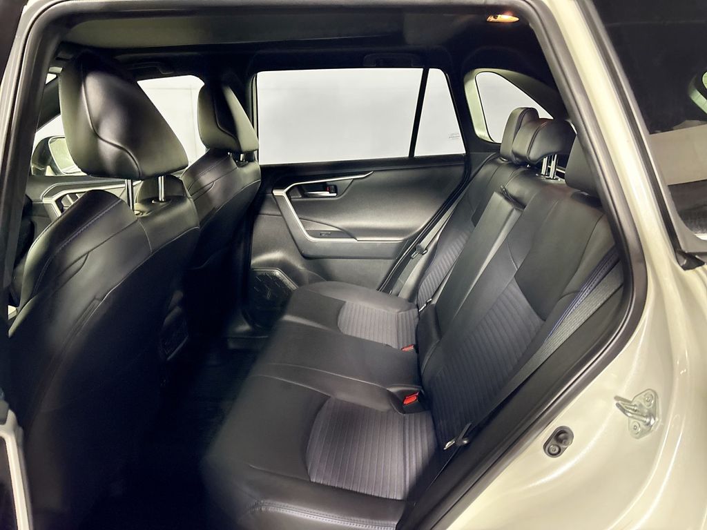 2020 Toyota RAV4 Hybrid XSE photo 19