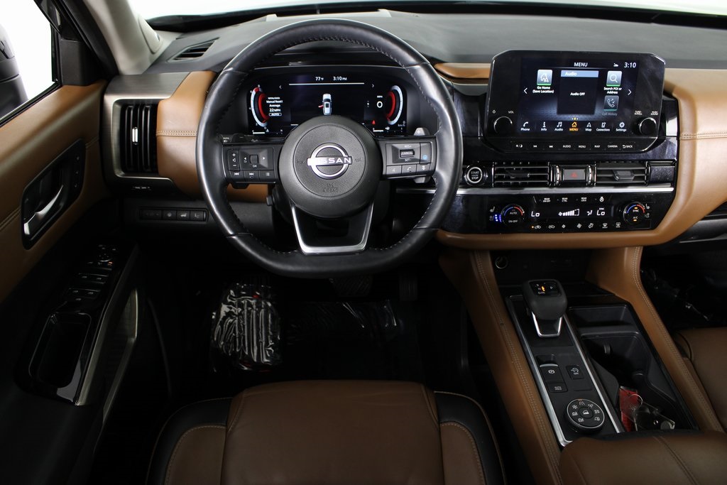 2023 Nissan Pathfinder Platinum photo 2