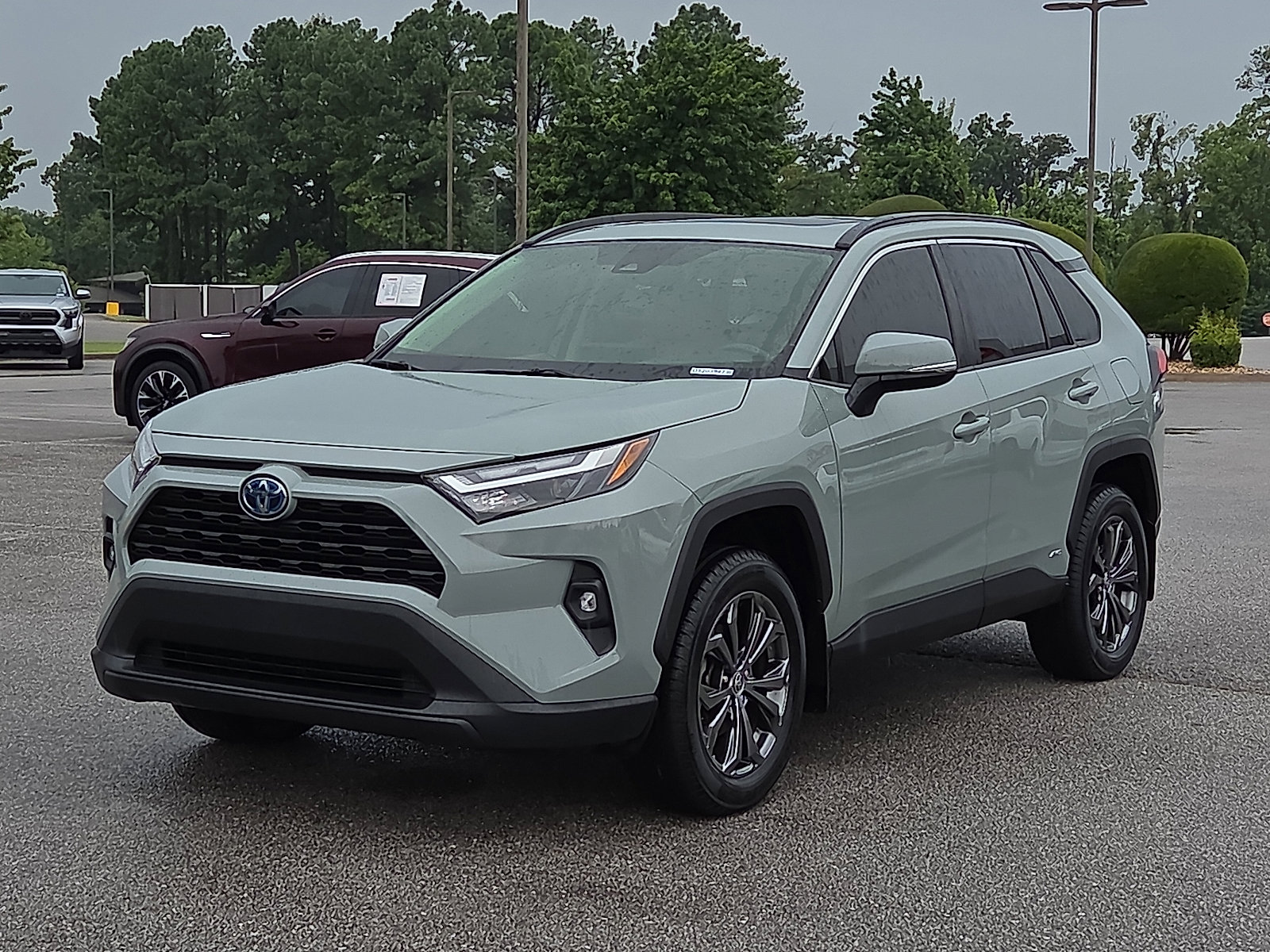 Used 2022 Toyota RAV4 XLE Premium with VIN JTMB6RFV6ND520394 for sale in Northfield, Minnesota
