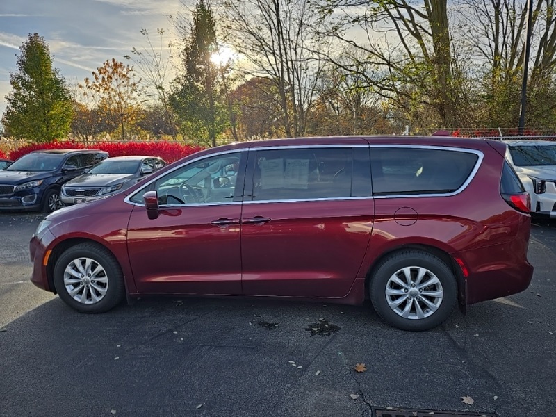 2019 Chrysler Pacifica Touring Plus photo 4