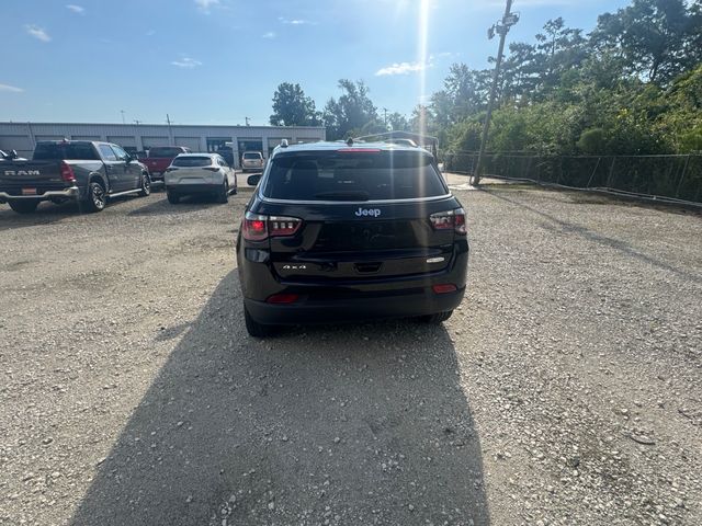 2024 Jeep Compass Latitude photo 3