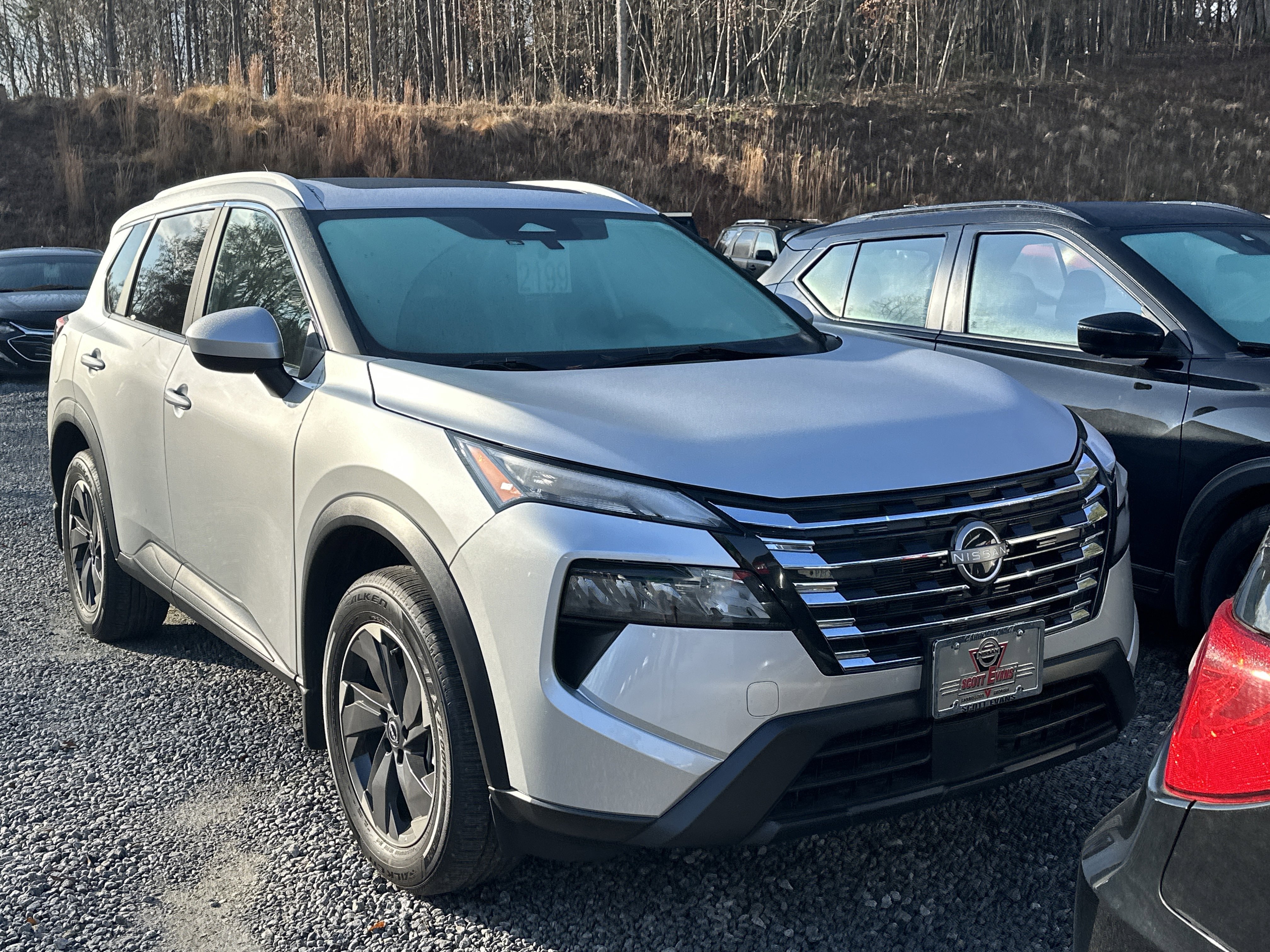 2024 Nissan Rogue SV's photo