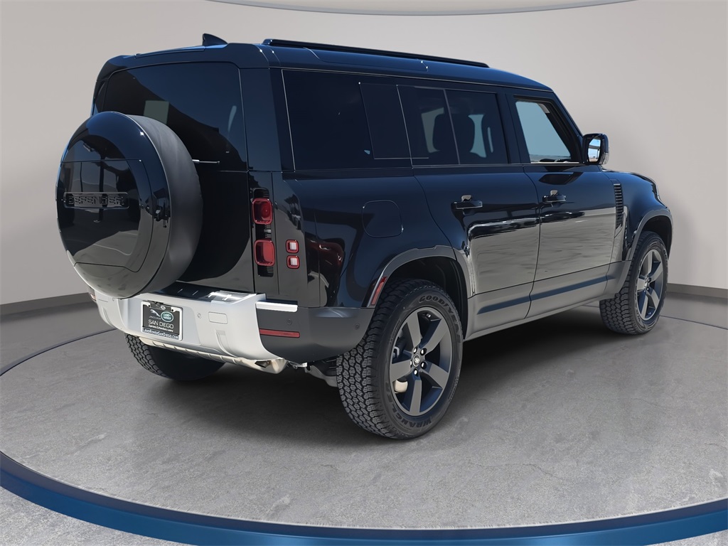 2025 Land Rover Defender 110 S photo 5