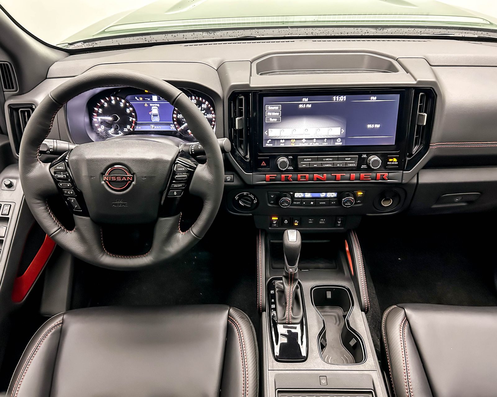 2025 Nissan Frontier PRO-4X photo 12