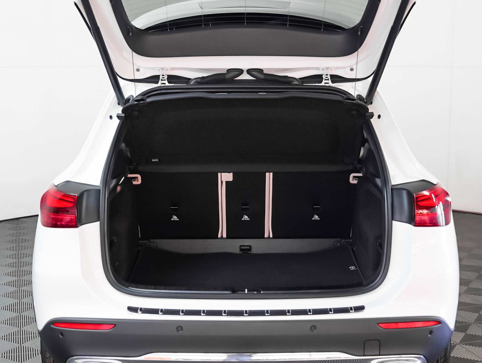2025 Mercedes Benz GLA 250 4MATIC photo 6