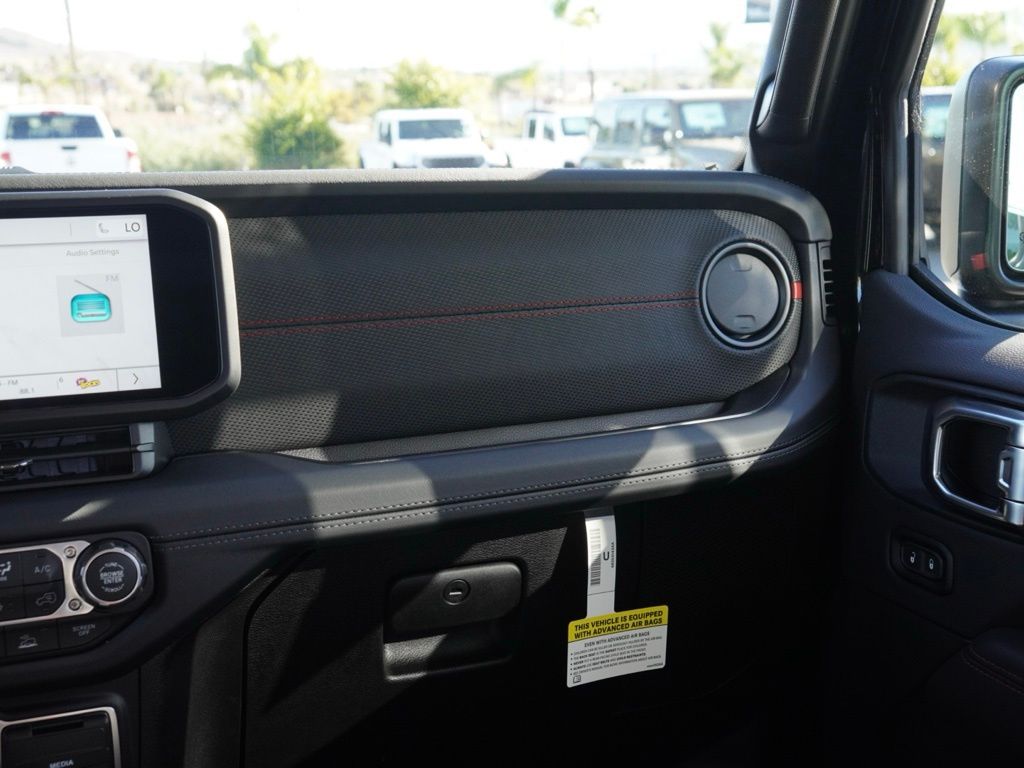 New 2026 Black Clear-Coat Exterior Paint Jeep Rubicon image 27