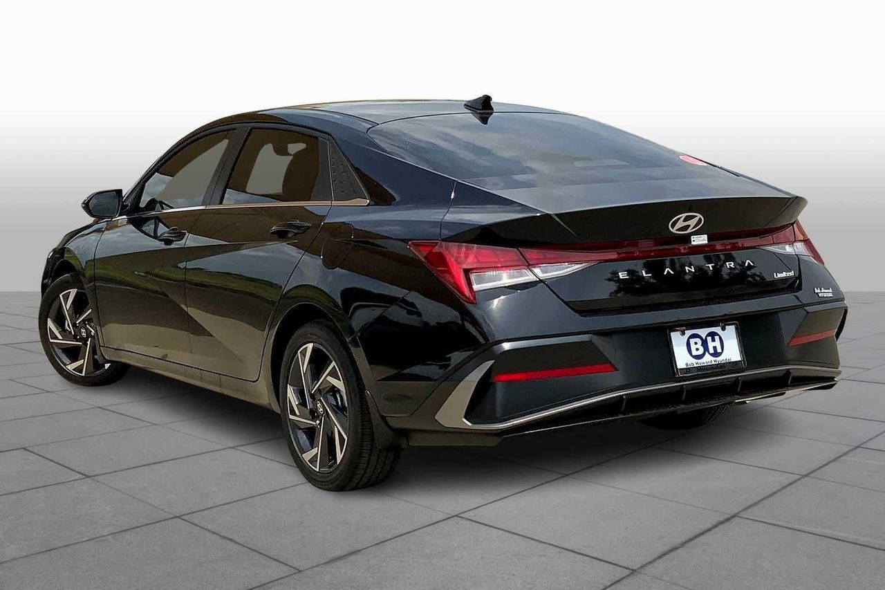 2025 Hyundai Elantra Limited photo 12