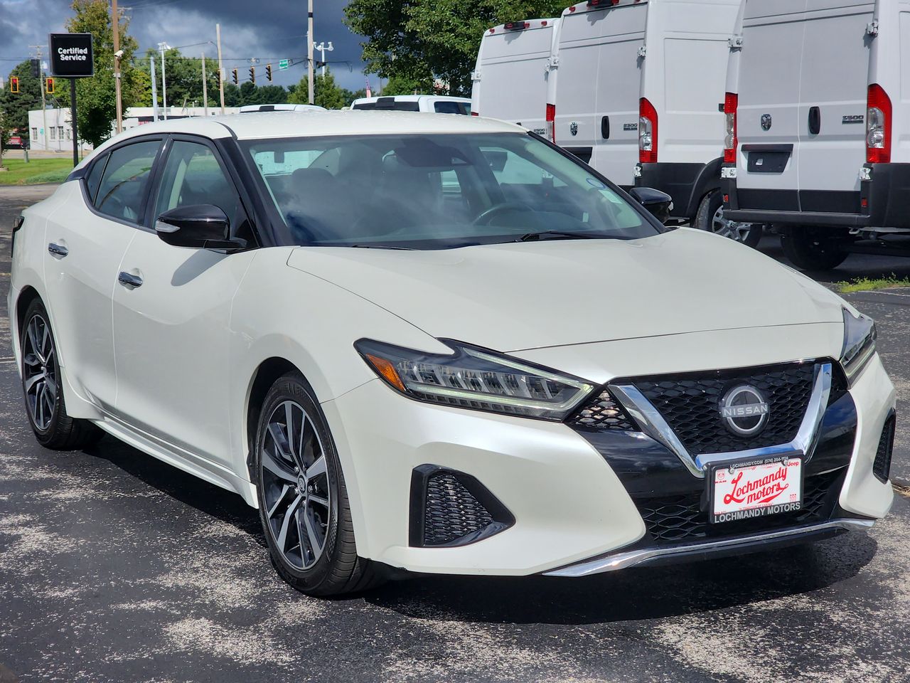 2023 Nissan Maxima SV's photo