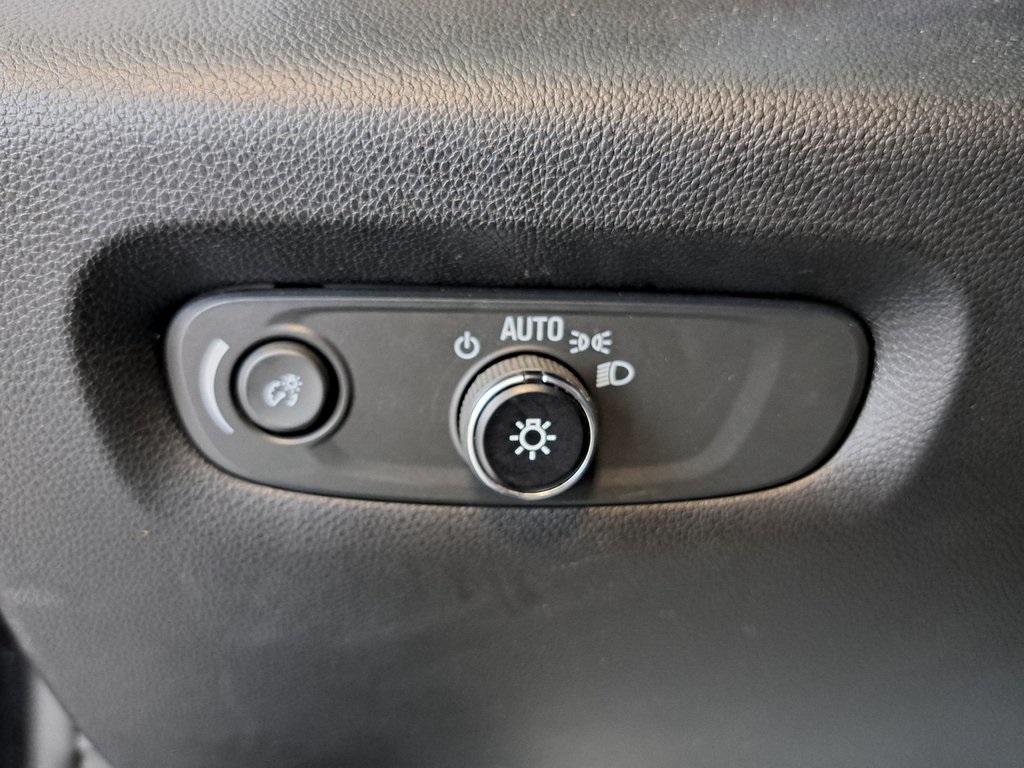2023 Chevrolet Traverse Cloth photo 13