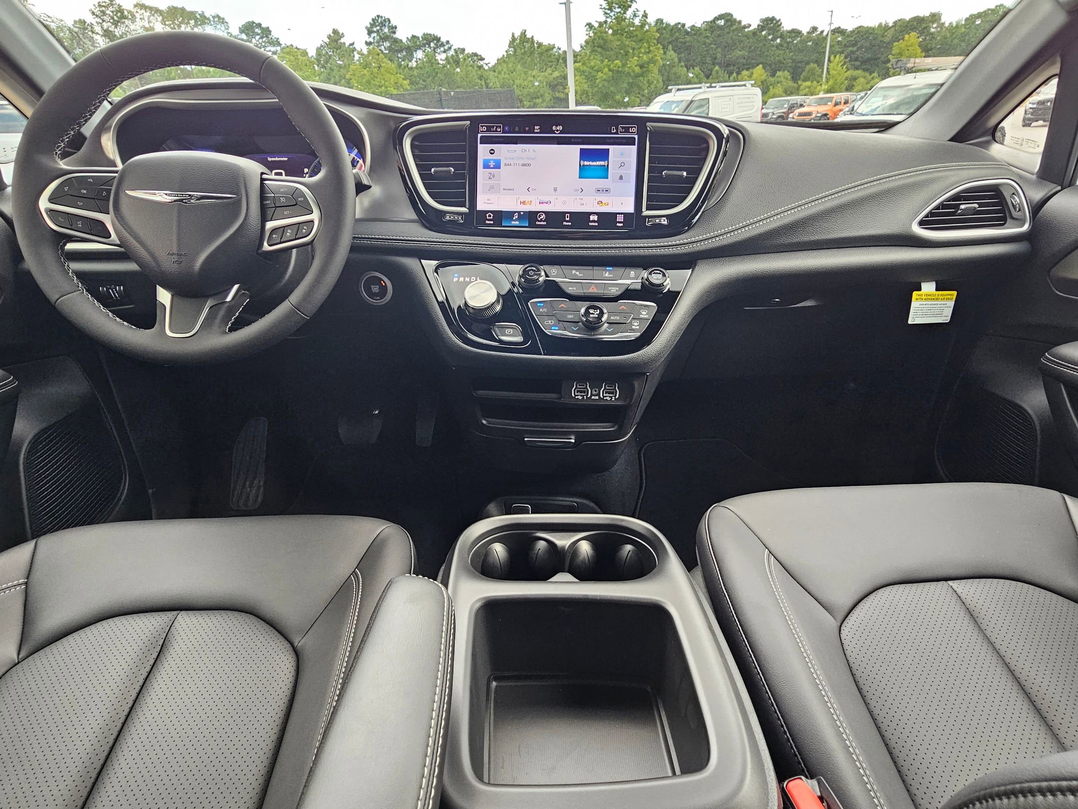 2025 Chrysler Pacifica photo 9
