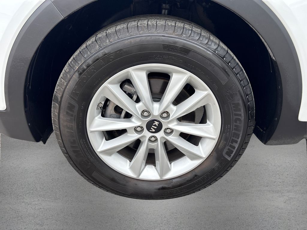 2019 Kia Sorento LX photo 10