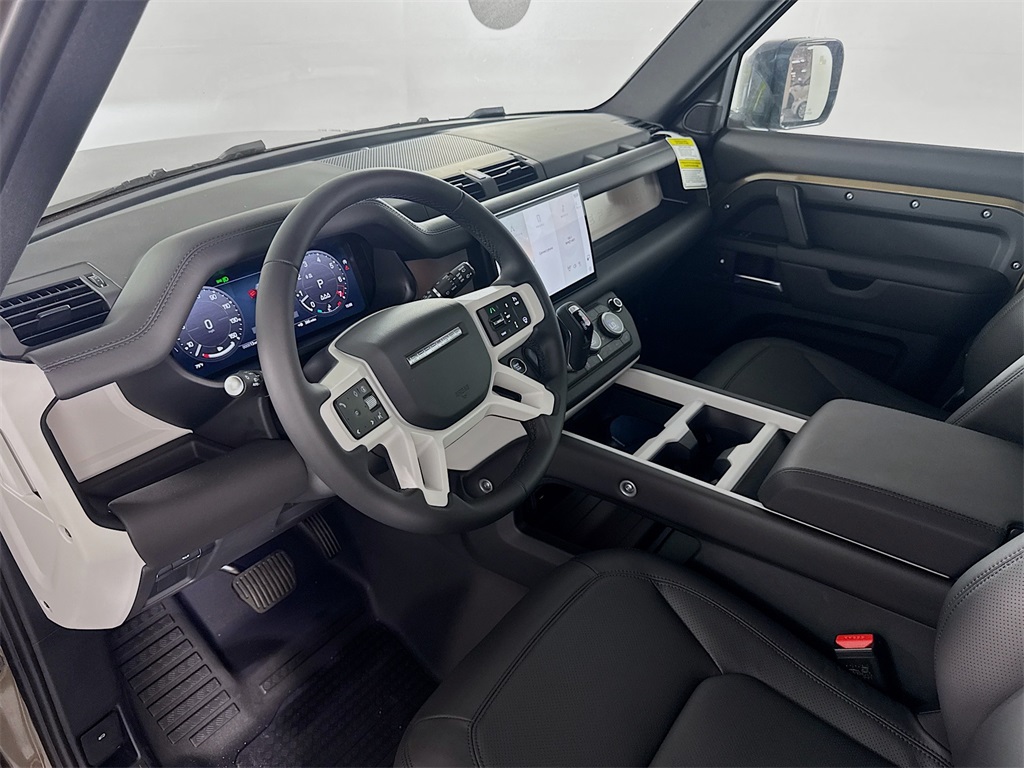 2025 Land Rover Defender 110 X-Dynamic SE photo 9