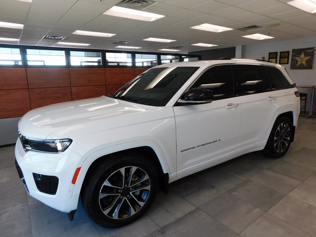2022 Jeep Grand Cherokee Overland's photo