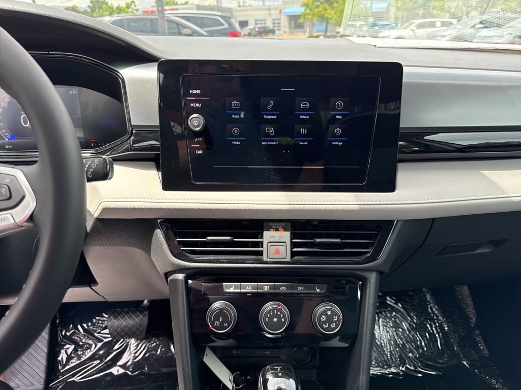 2025 Volkswagen Taos S photo 15