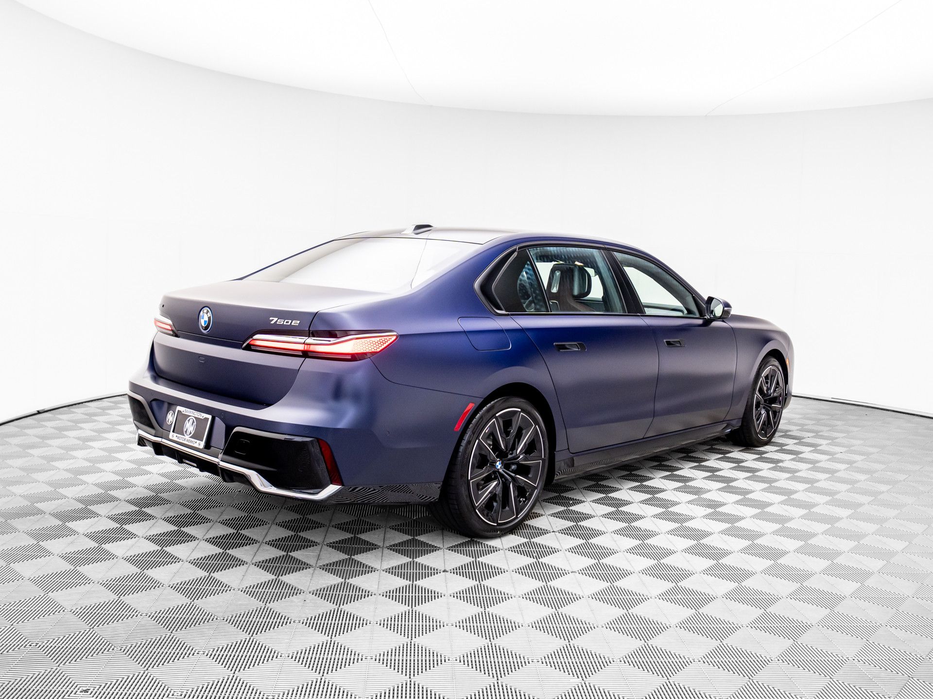 New 2025 Frozen Tanzanite Blue Metallic BMW 750e xDrive image 6