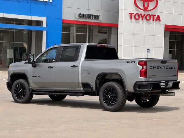2025 Chevrolet Silverado 2500HD Custom photo 2