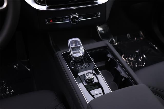 2026 Volvo XC90 B5 Plus photo 12