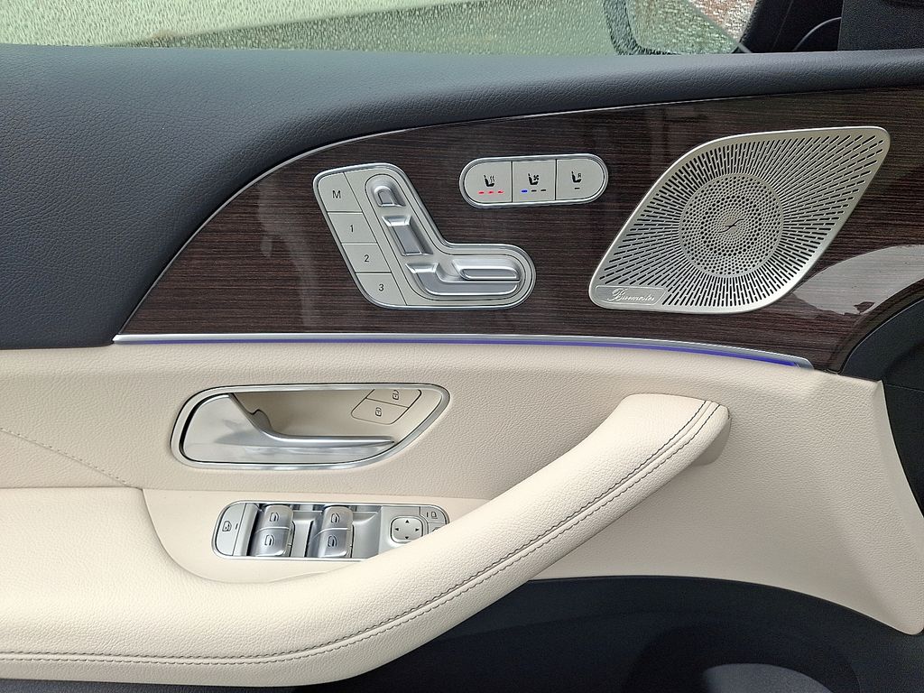 2026 Mercedes Benz GLS 450 4MATIC photo 8