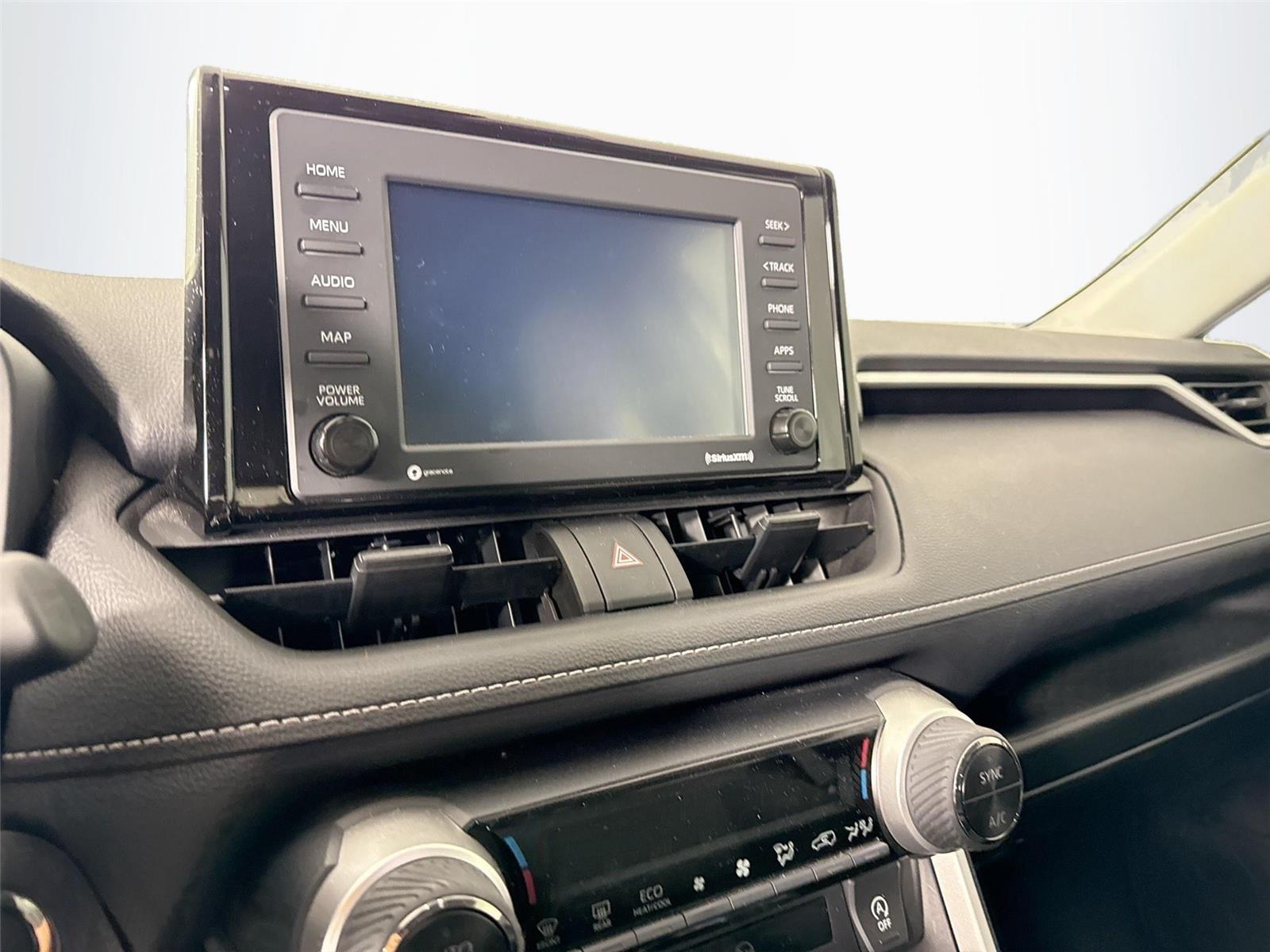 2022 Toyota RAV4 XLE photo 11