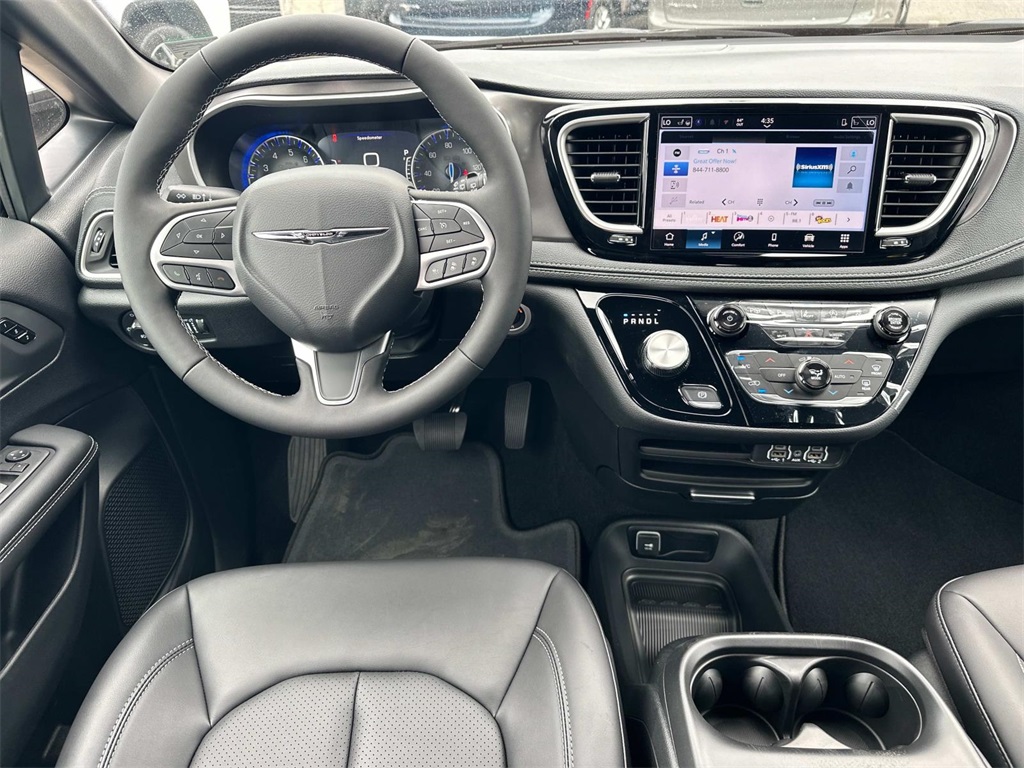 2025 Chrysler Pacifica photo 17