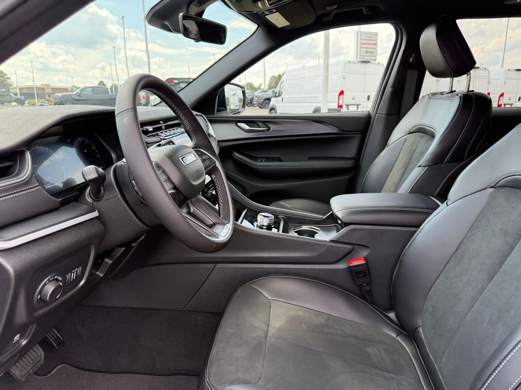 2025 Jeep Grand Cherokee Altitude X photo 9