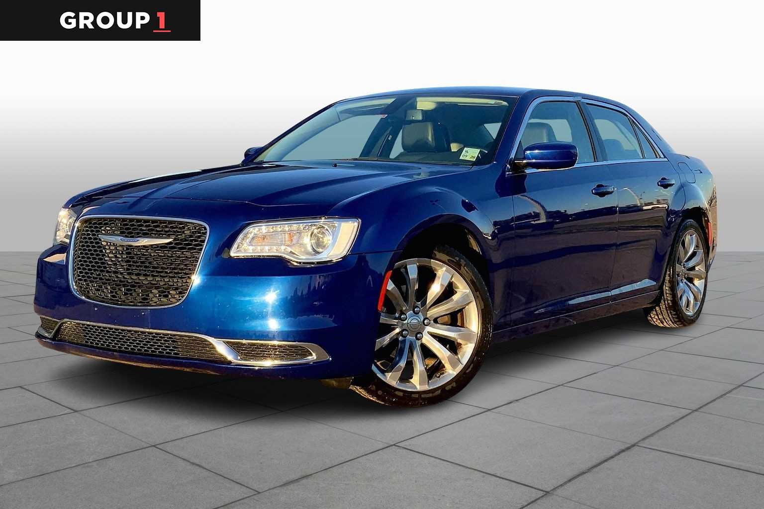2019 Chrysler 300 Touring's photo