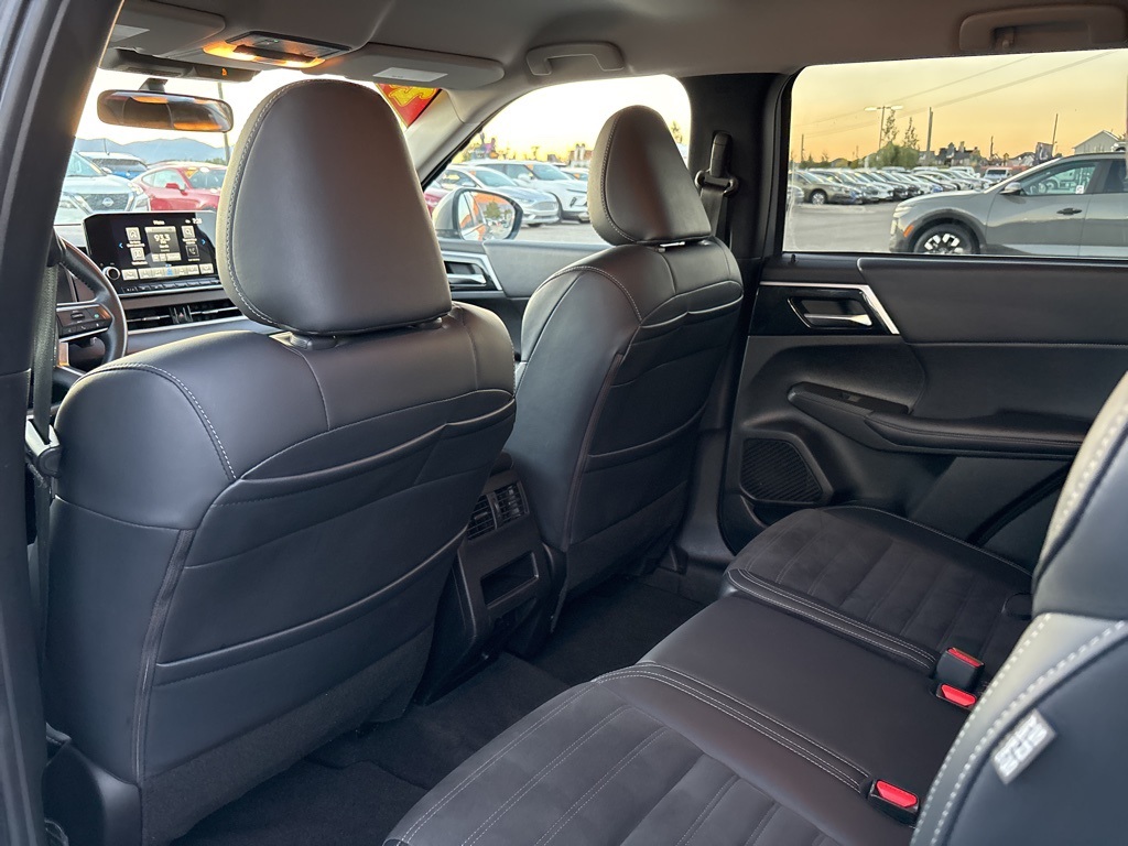 2024 Mitsubishi Outlander SE Black Edition photo 13