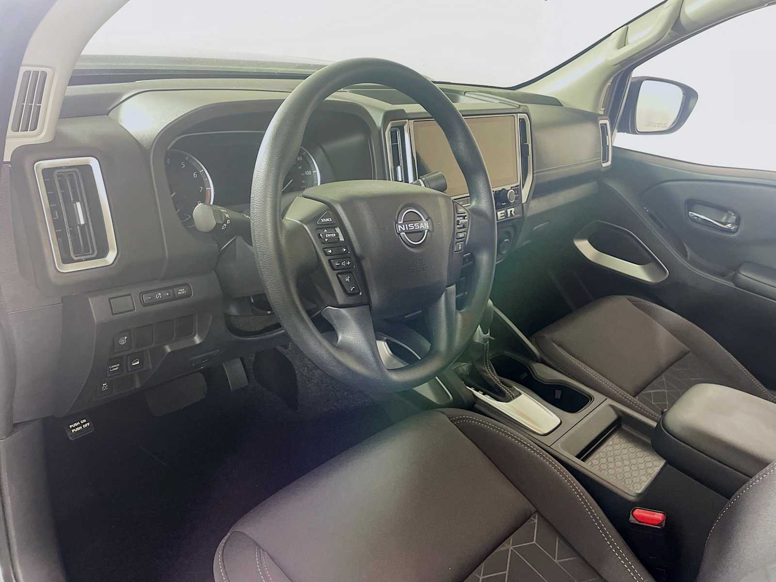 2025 Nissan Frontier Crew Cab SV photo 7