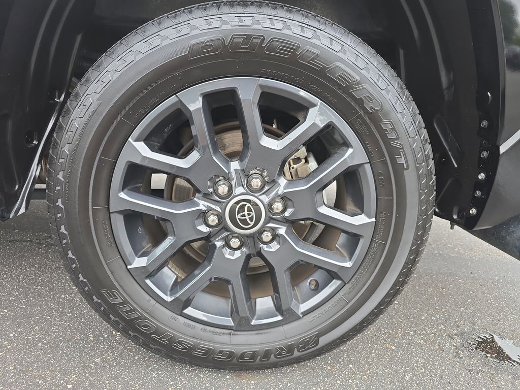 2023 Toyota Tundra Platinum CrewMax photo 32