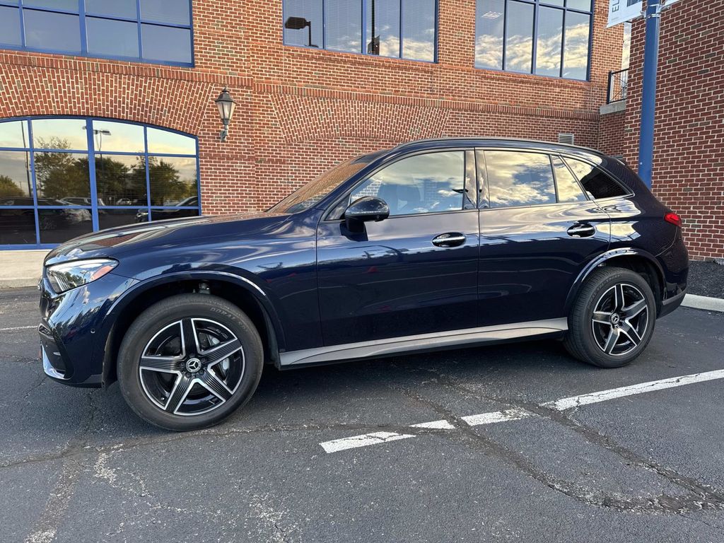 2024 Mercedes Benz GLC 300 4MATIC photo 3